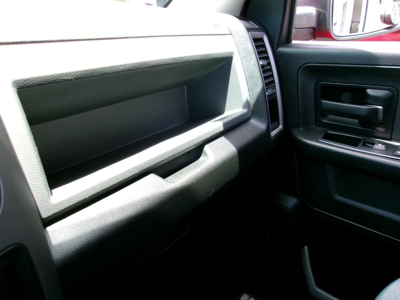 RAM 1500 Express 4x2 Crew Cab 5'7" Box 2015