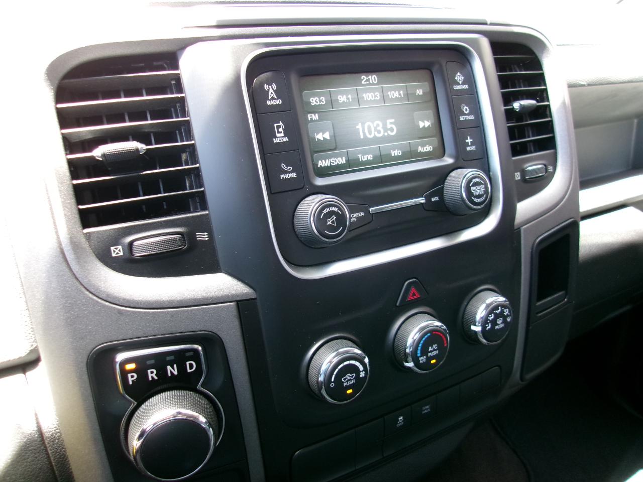 RAM 1500 Express 4x2 Crew Cab 5'7" Box 2015