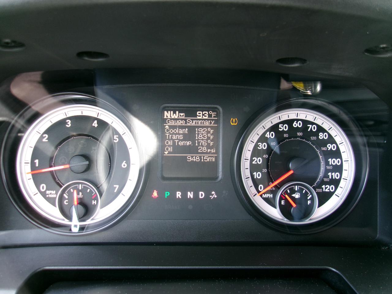 RAM 1500 Express 4x2 Crew Cab 5'7" Box 2015