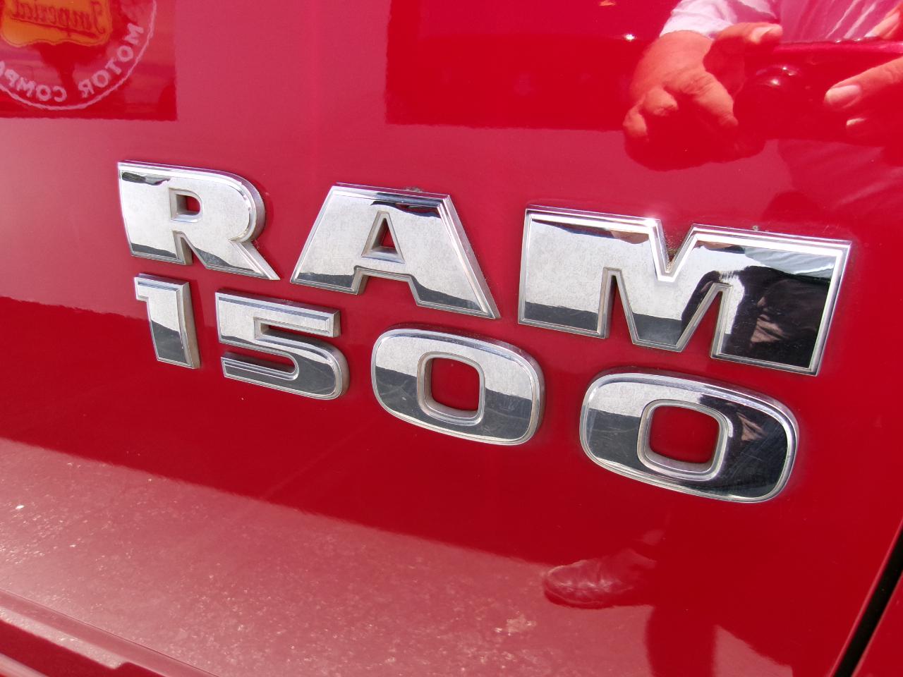 RAM 1500 Express 4x2 Crew Cab 5'7" Box 2015