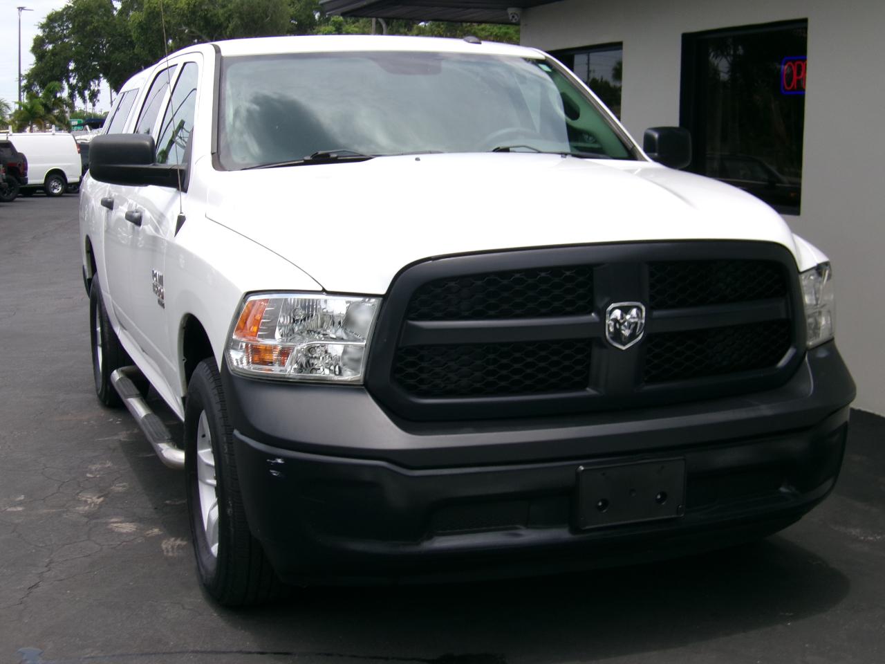 RAM 1500 Classic Tradesman Crew Cab SWB 4WD 2019