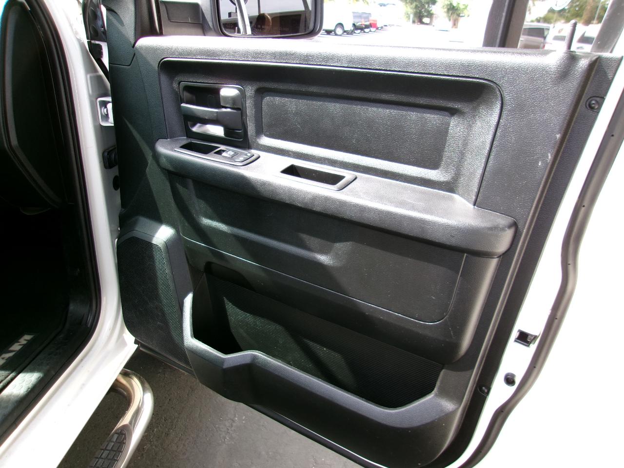 RAM 1500 Classic Tradesman Crew Cab SWB 4WD 2019