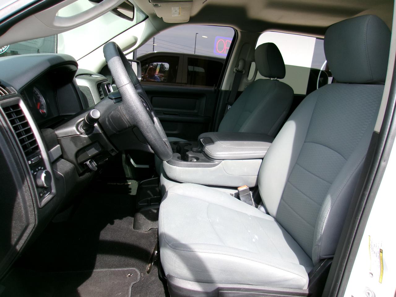 RAM 1500 Classic Tradesman Crew Cab SWB 4WD 2019