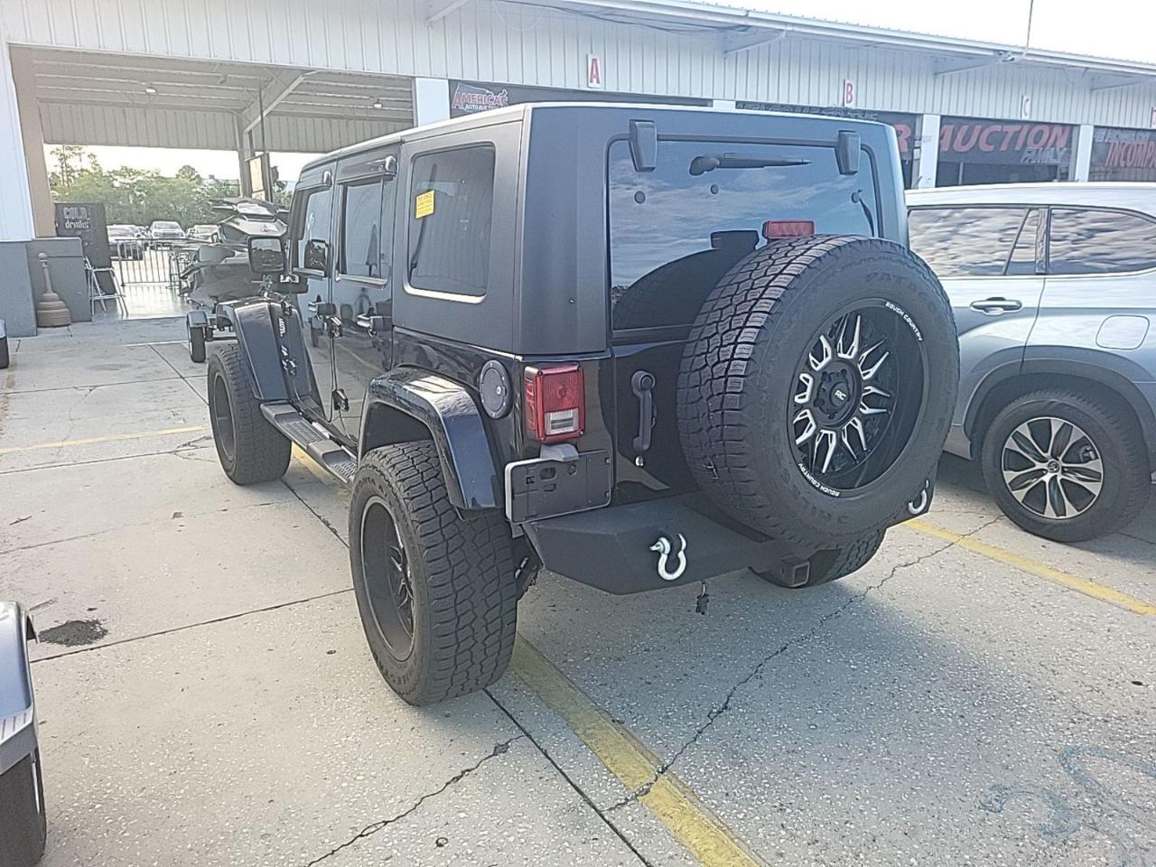 Jeep Wrangler Unlimited Sahara 2WD 2010