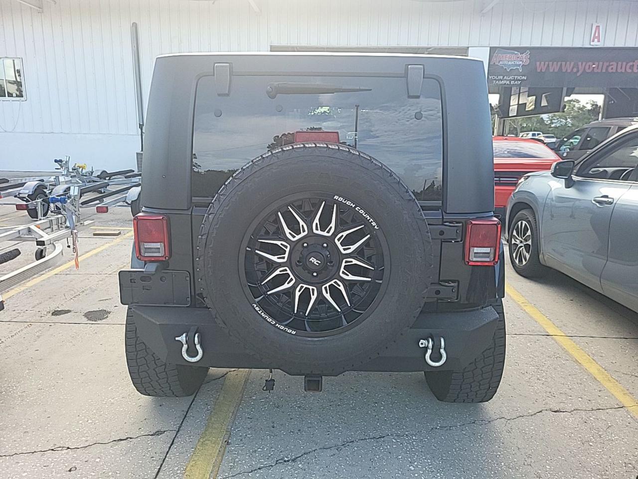 Jeep Wrangler Unlimited Sahara 2WD 2010