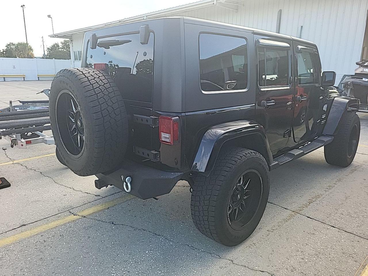 Jeep Wrangler Unlimited Sahara 2WD 2010