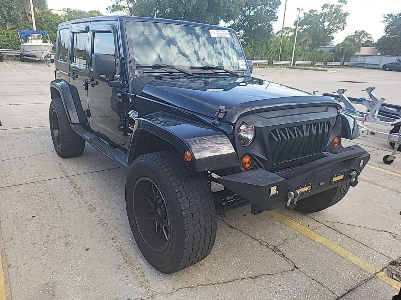 Jeep Wrangler Unlimited Sahara 2WD 2010