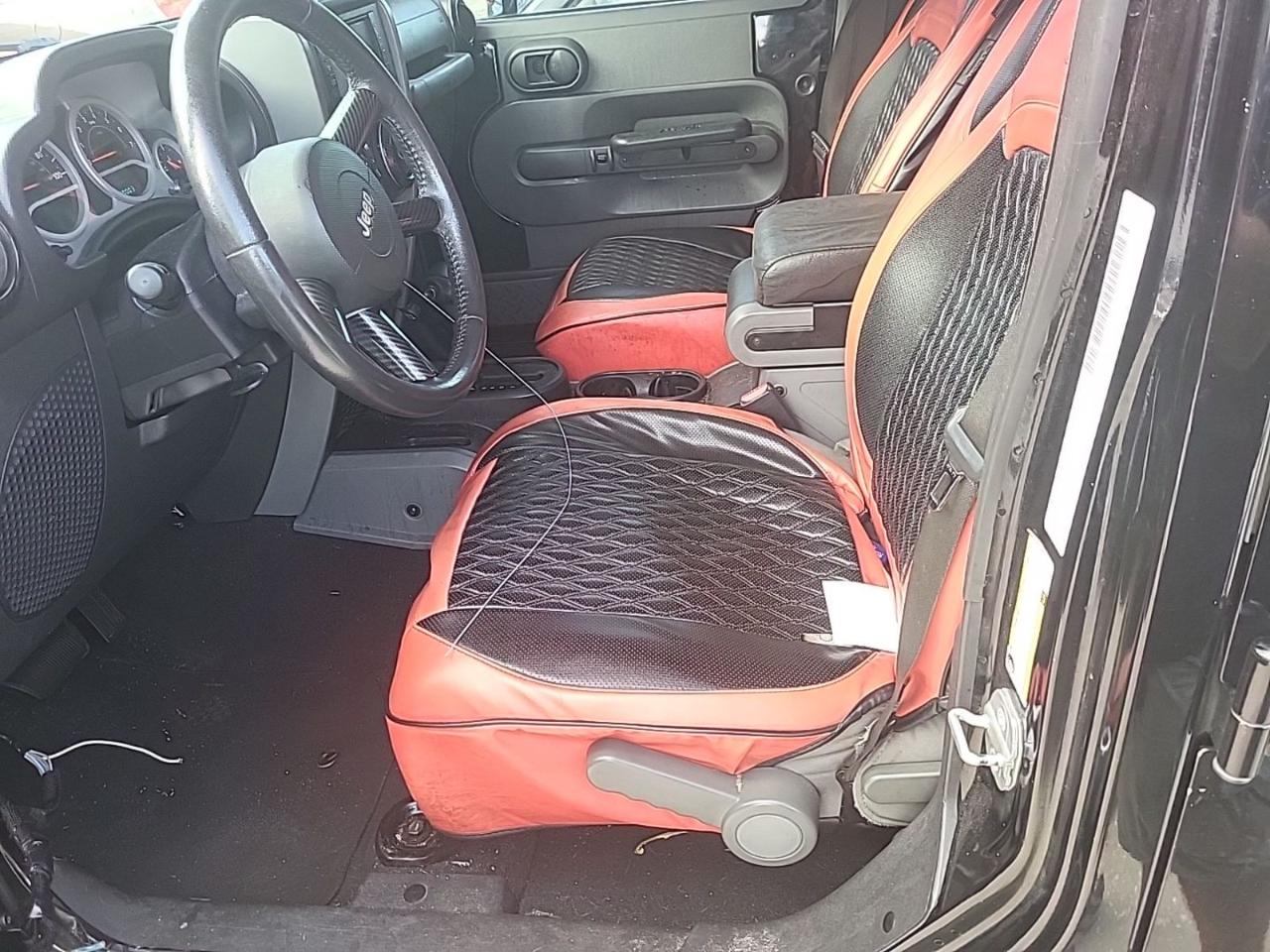 Jeep Wrangler Unlimited Sahara 2WD 2010