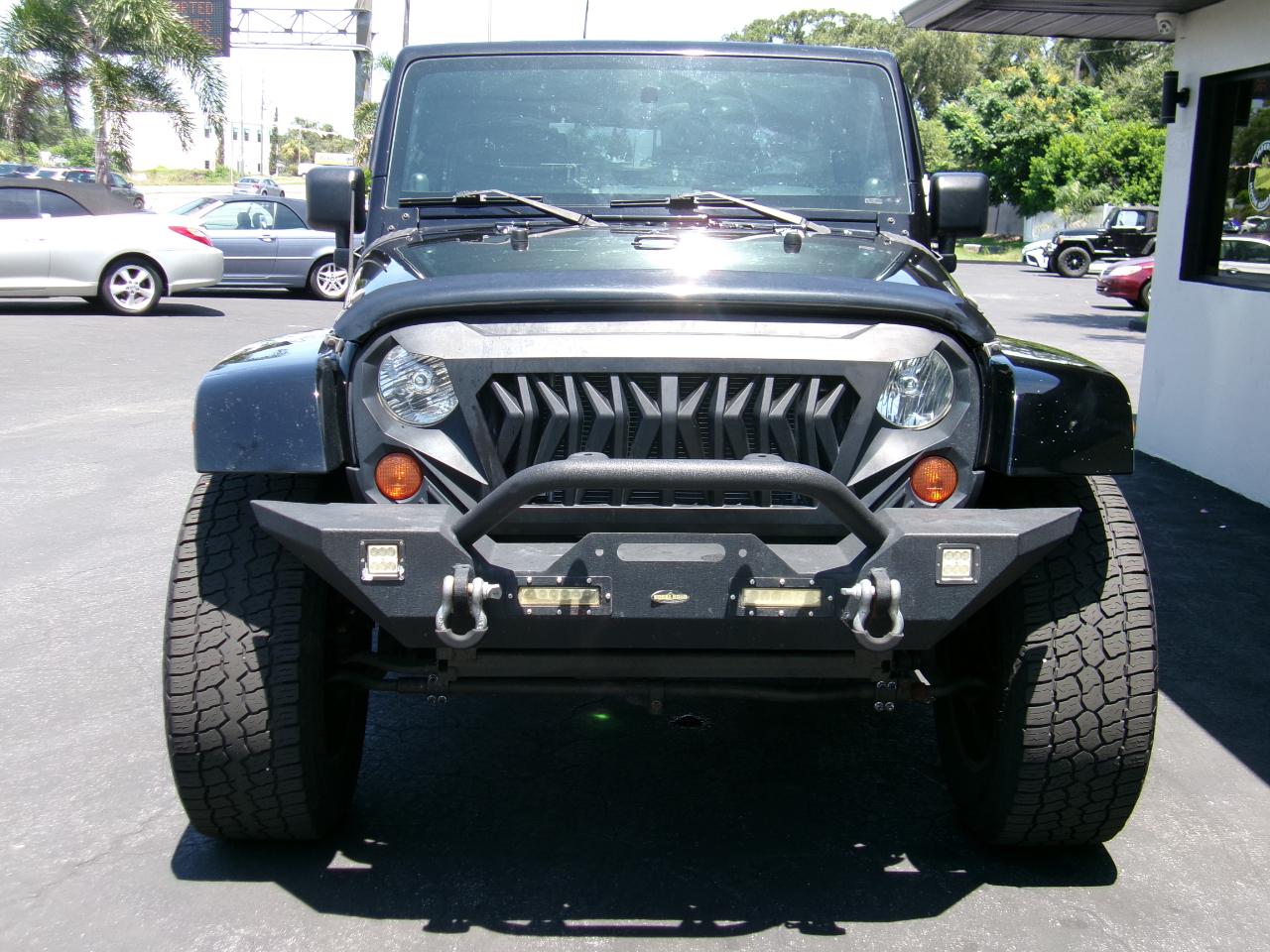 Jeep Wrangler Unlimited Sahara 2WD 2010