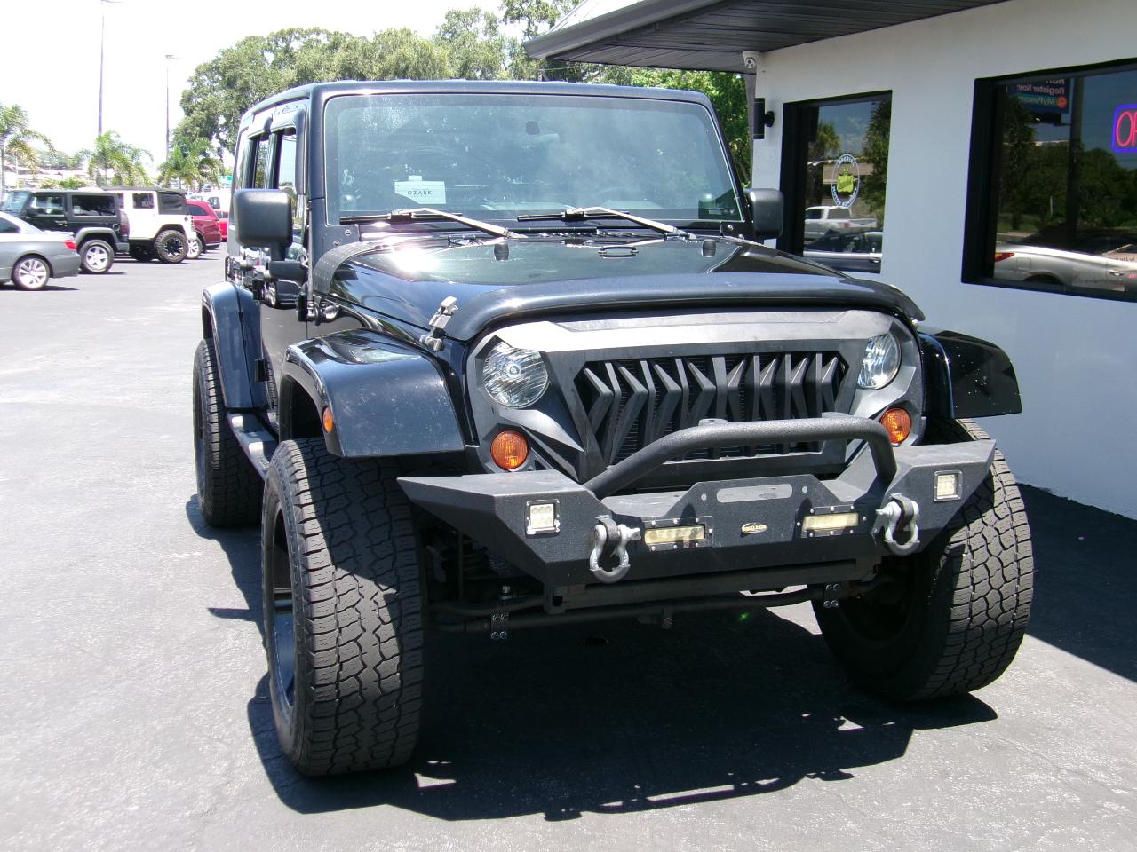 Jeep Wrangler Unlimited Sahara 2WD 2010