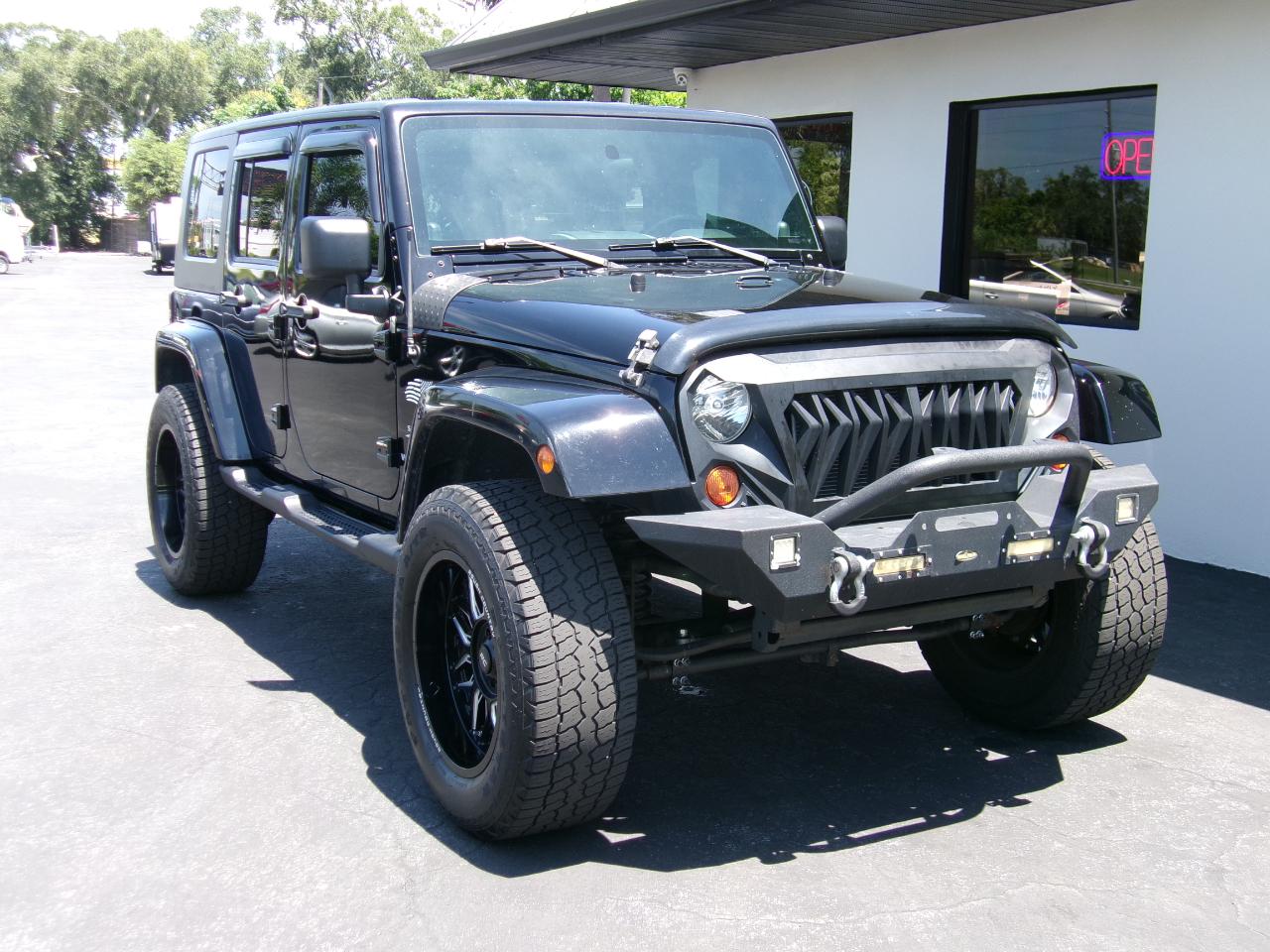 Jeep Wrangler Unlimited Sahara 2WD 2010