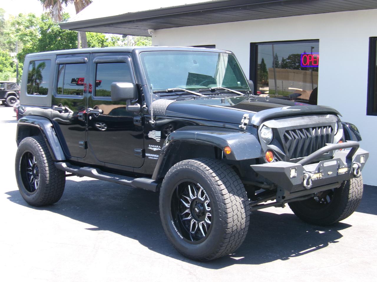 Jeep Wrangler Unlimited Sahara 2WD 2010