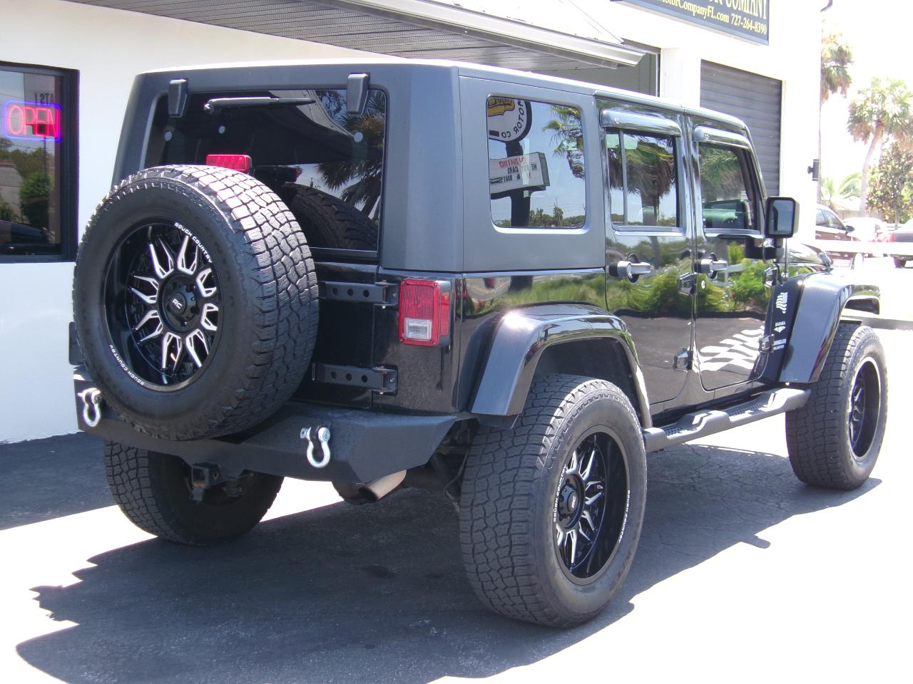 Jeep Wrangler Unlimited Sahara 2WD 2010
