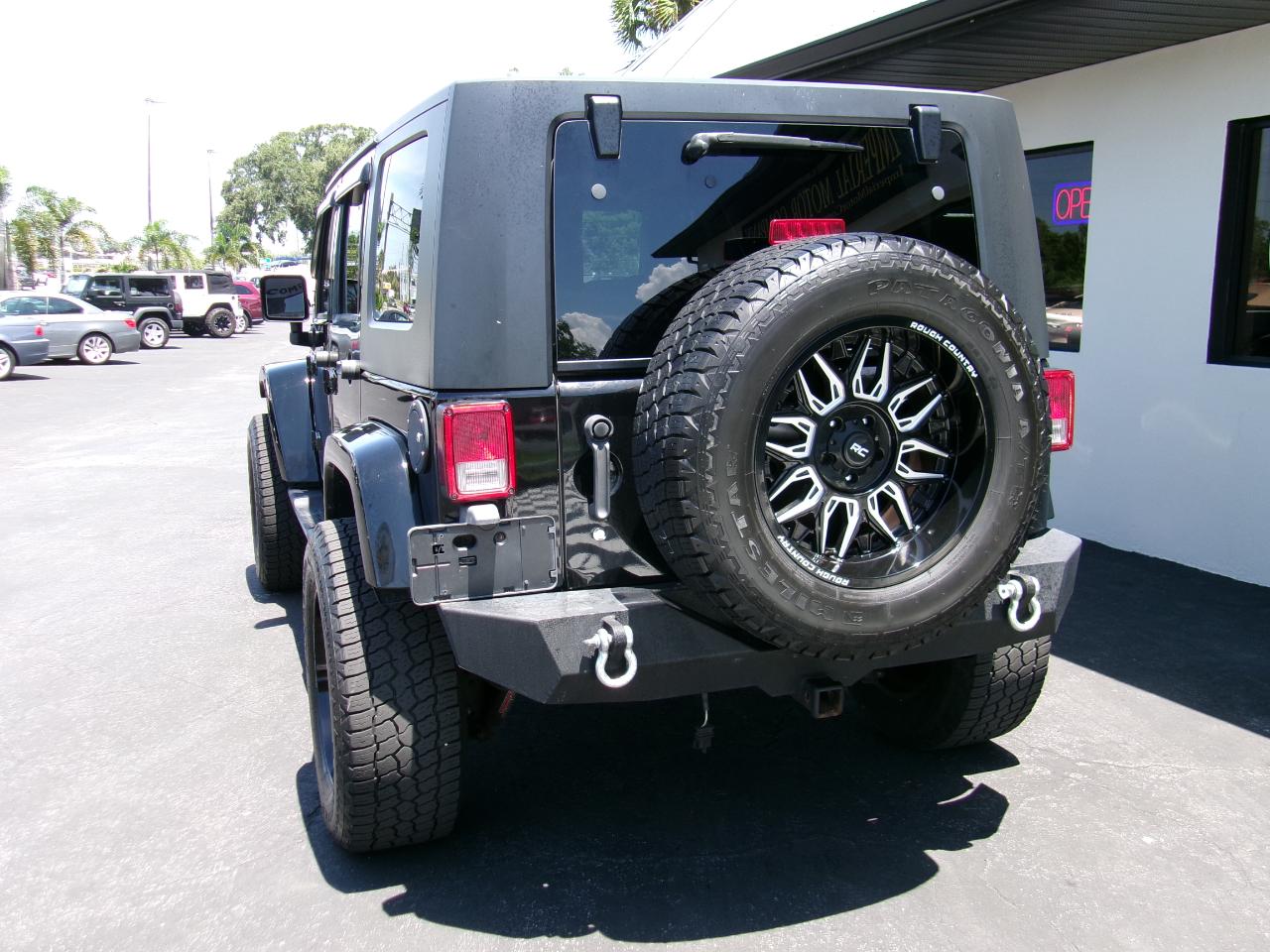 Jeep Wrangler Unlimited Sahara 2WD 2010