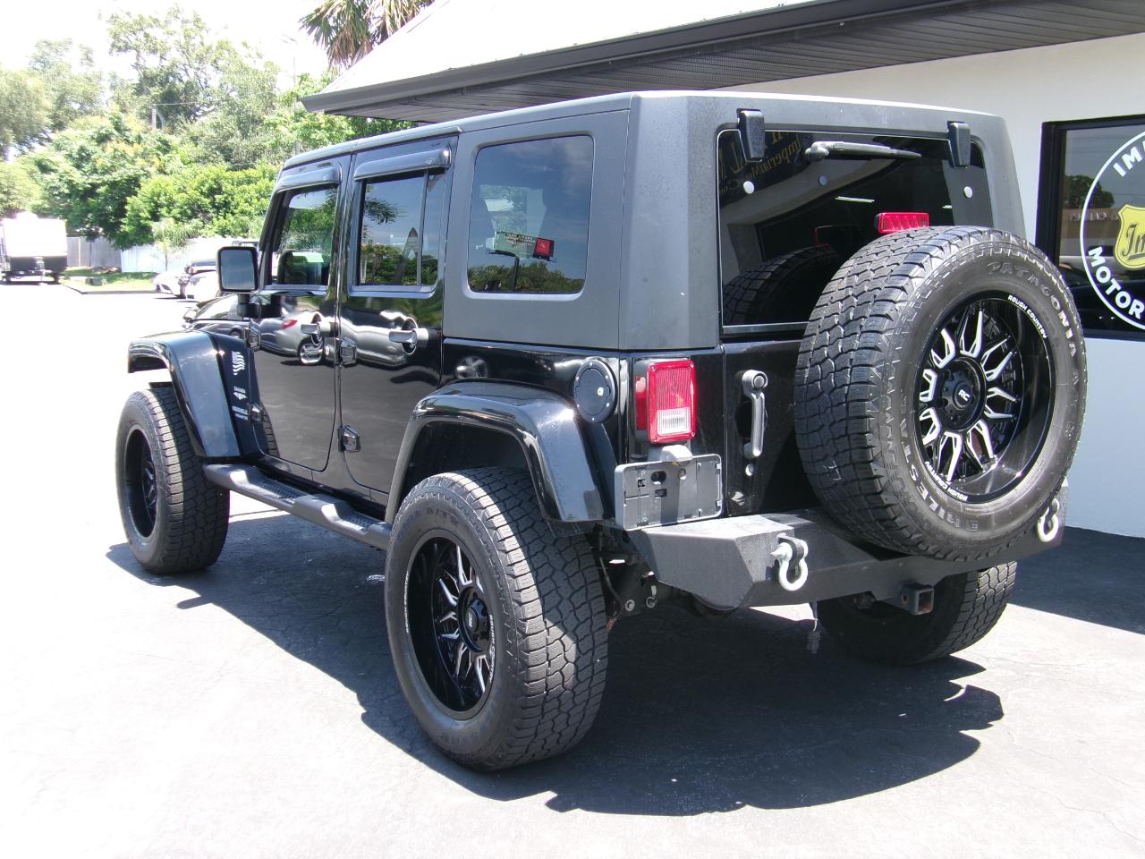 Jeep Wrangler Unlimited Sahara 2WD 2010