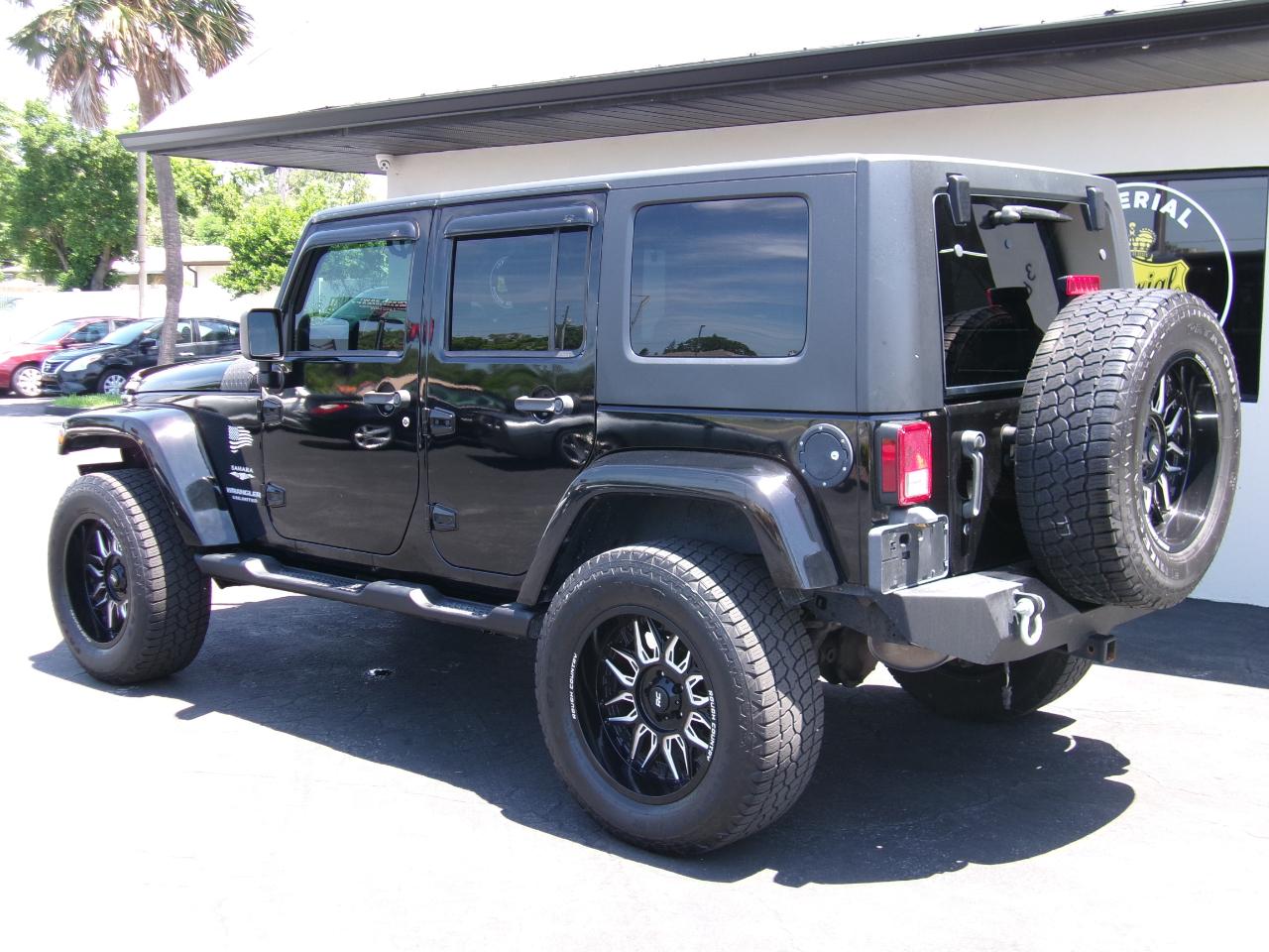 Jeep Wrangler Unlimited Sahara 2WD 2010