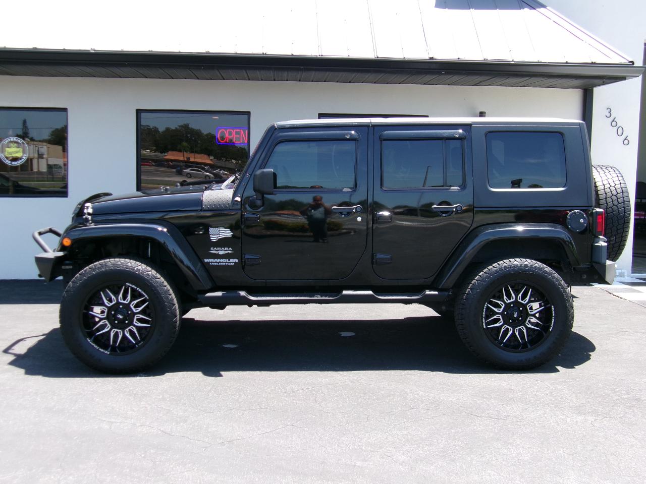 Jeep Wrangler Unlimited Sahara 2WD 2010
