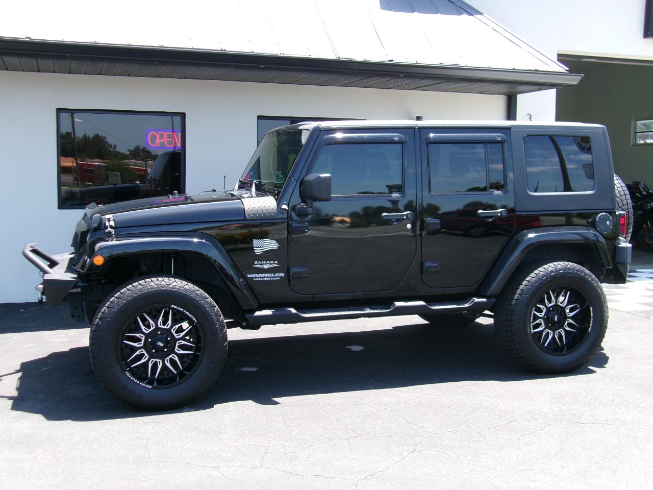 Jeep Wrangler Unlimited Sahara 2WD 2010