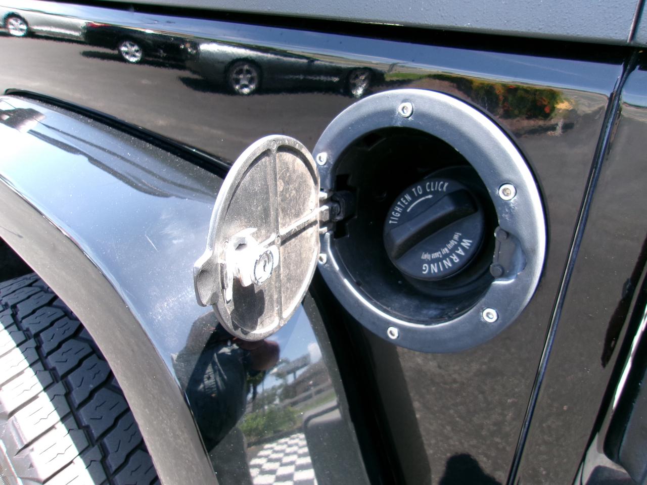 Jeep Wrangler Unlimited Sahara 2WD 2010