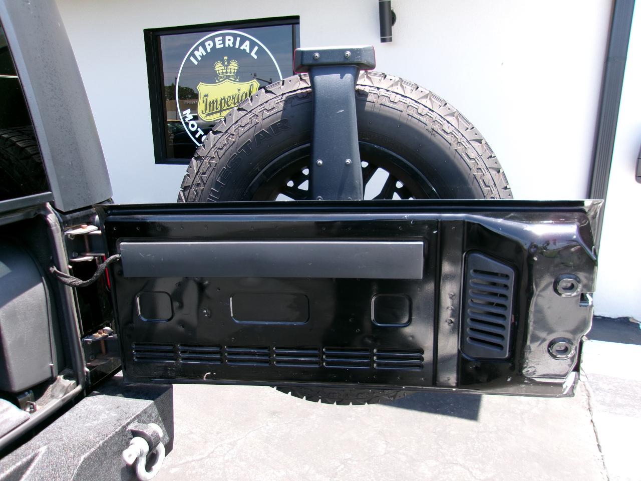 Jeep Wrangler Unlimited Sahara 2WD 2010