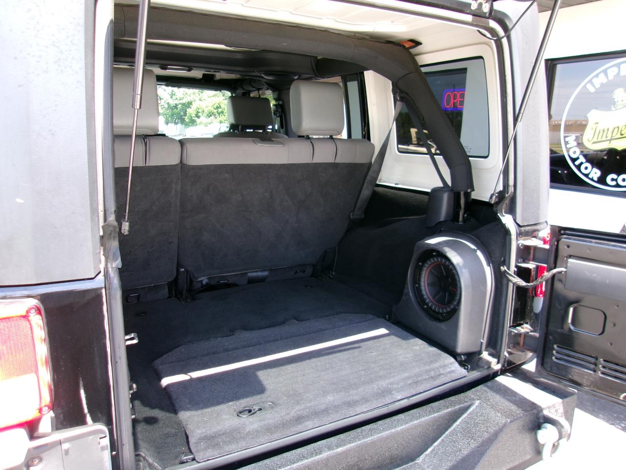 Jeep Wrangler Unlimited Sahara 2WD 2010