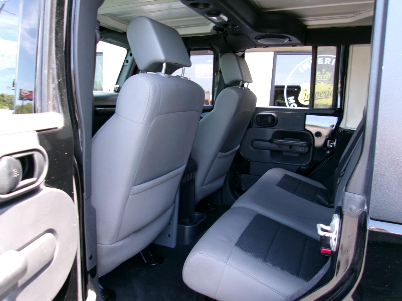 Jeep Wrangler Unlimited Sahara 2WD 2010