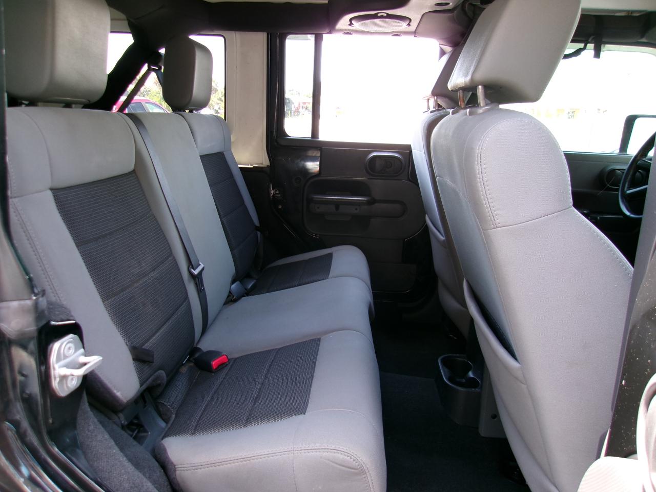 Jeep Wrangler Unlimited Sahara 2WD 2010