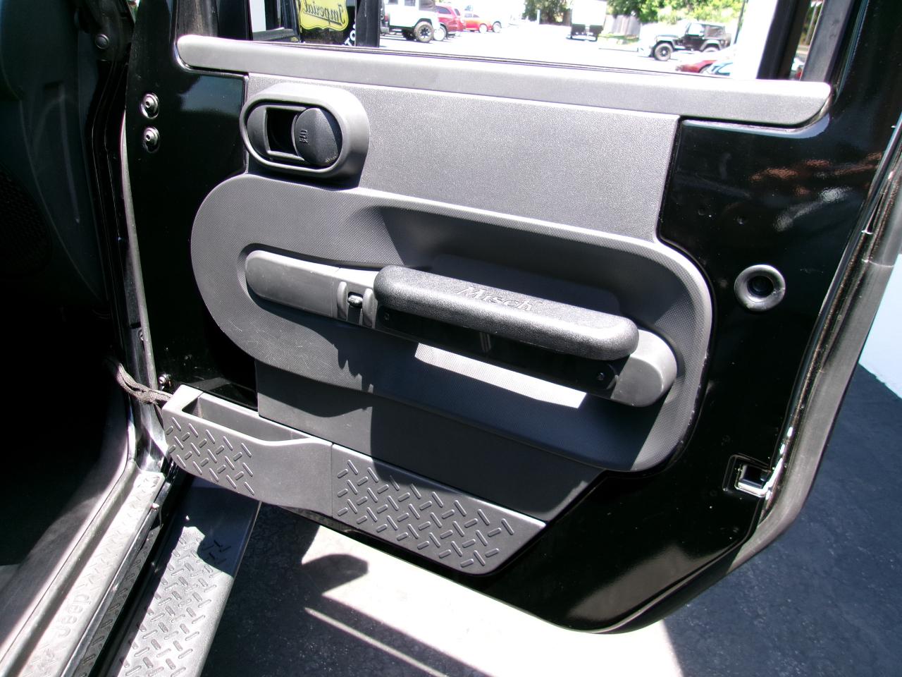 Jeep Wrangler Unlimited Sahara 2WD 2010