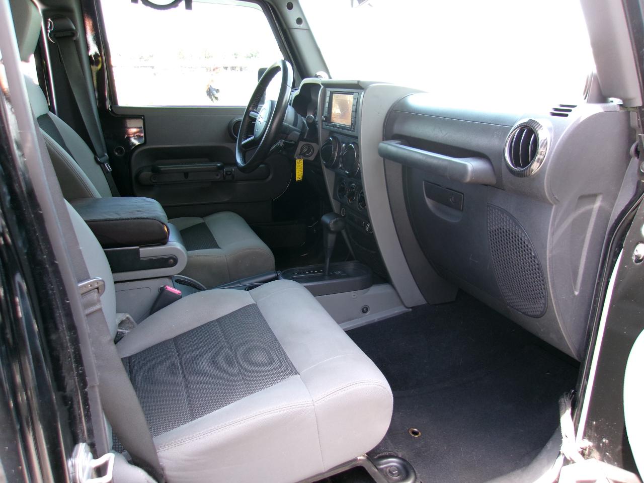 Jeep Wrangler Unlimited Sahara 2WD 2010