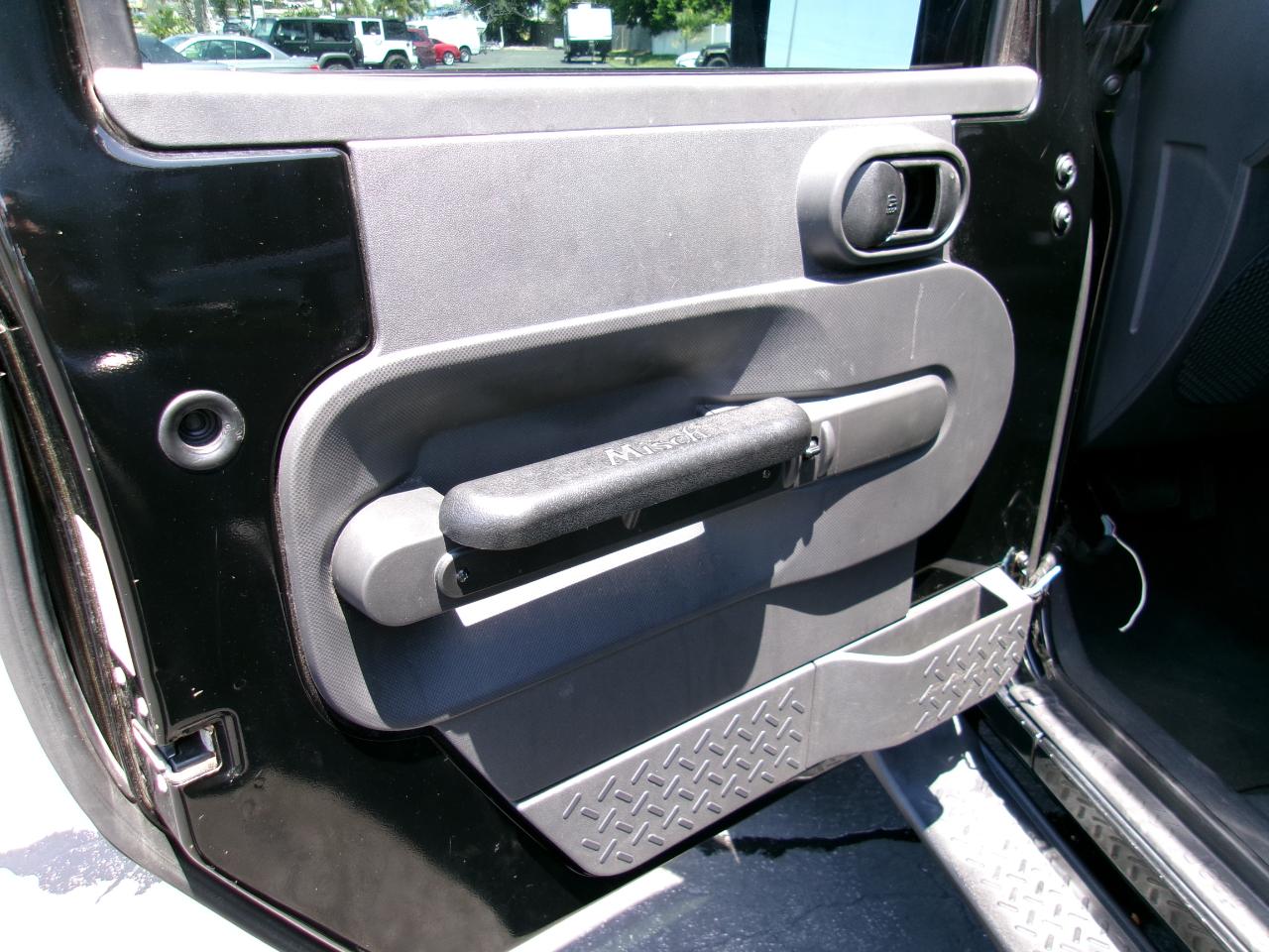 Jeep Wrangler Unlimited Sahara 2WD 2010