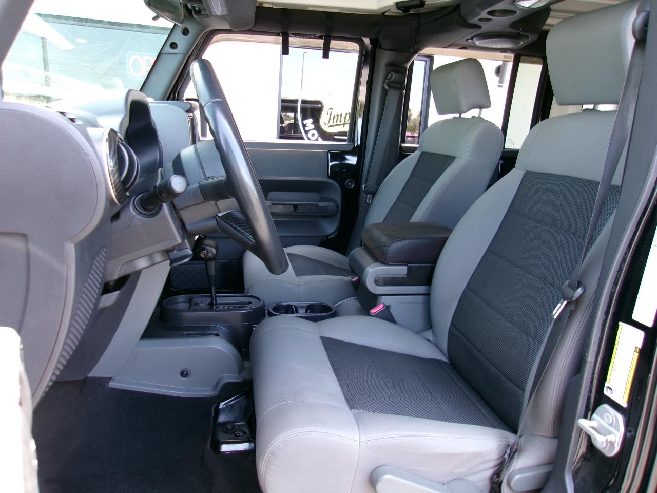 Jeep Wrangler Unlimited Sahara 2WD 2010