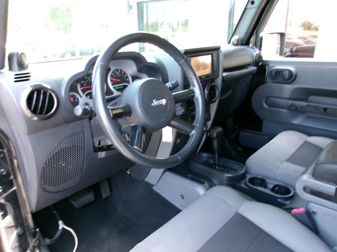 Jeep Wrangler Unlimited Sahara 2WD 2010