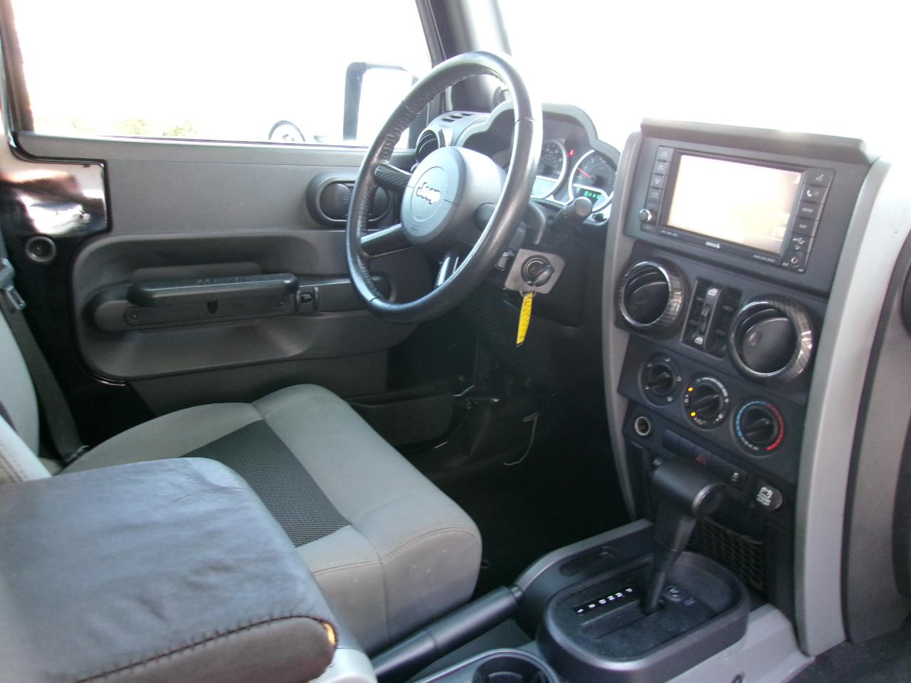 Jeep Wrangler Unlimited Sahara 2WD 2010