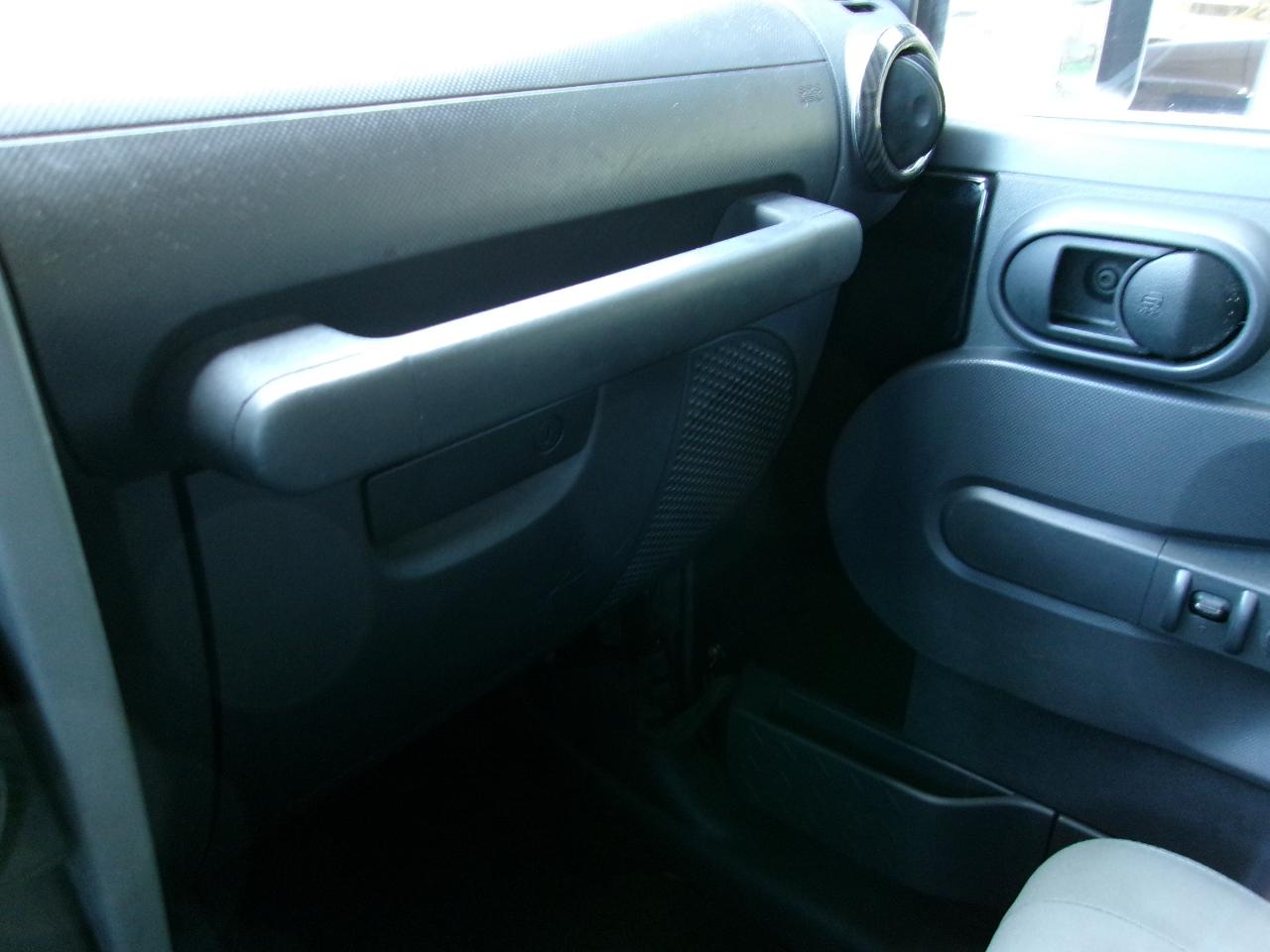 Jeep Wrangler Unlimited Sahara 2WD 2010