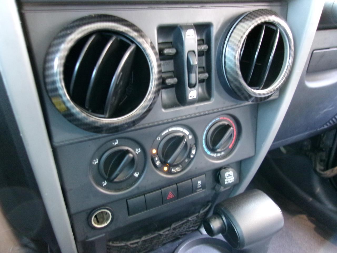 Jeep Wrangler Unlimited Sahara 2WD 2010