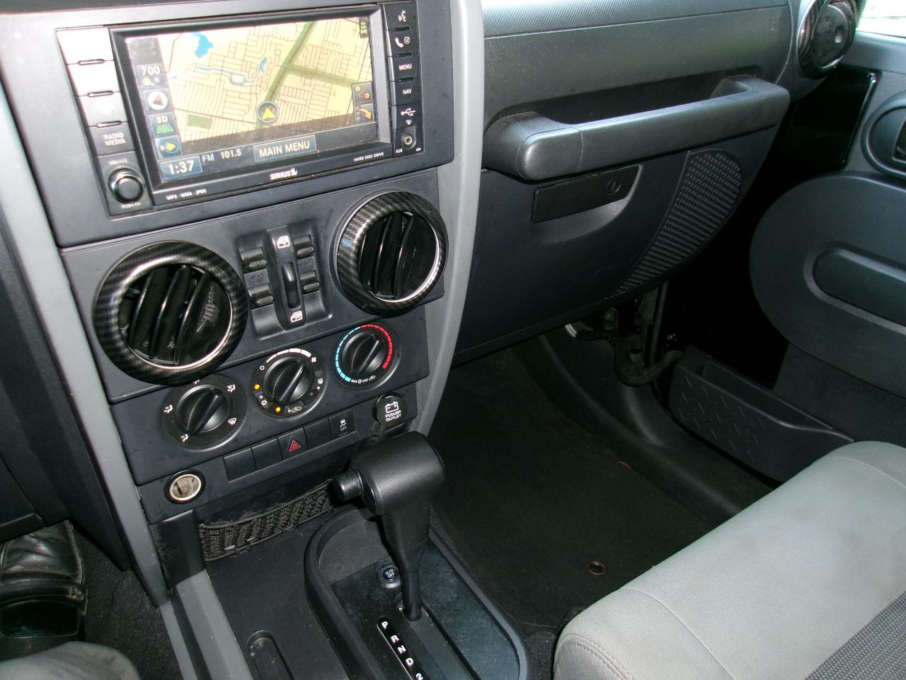 Jeep Wrangler Unlimited Sahara 2WD 2010