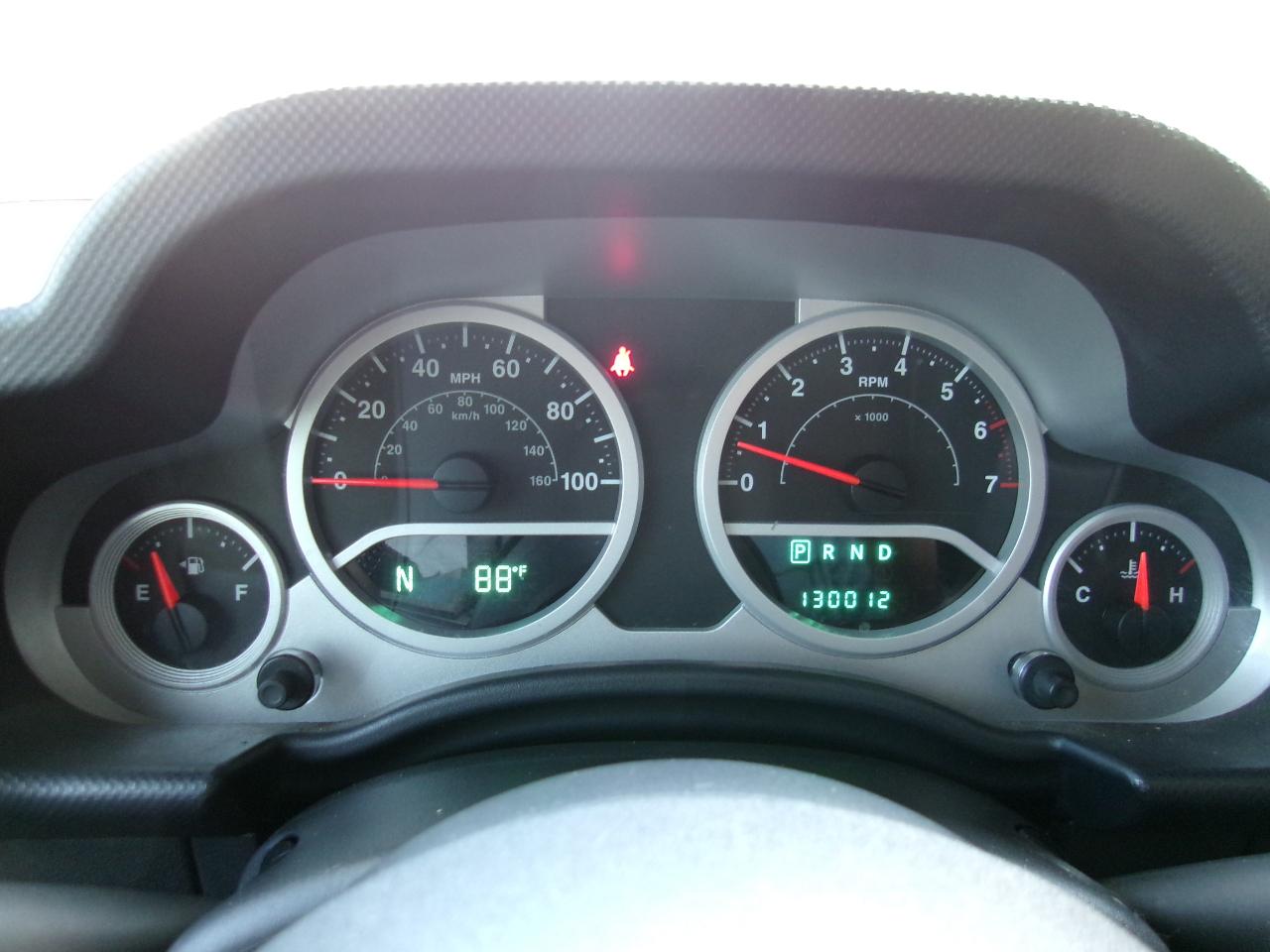 Jeep Wrangler Unlimited Sahara 2WD 2010
