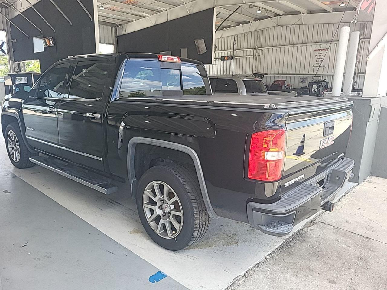GMC Sierra 1500 Denali Crew Cab Short Box 4WD 2015