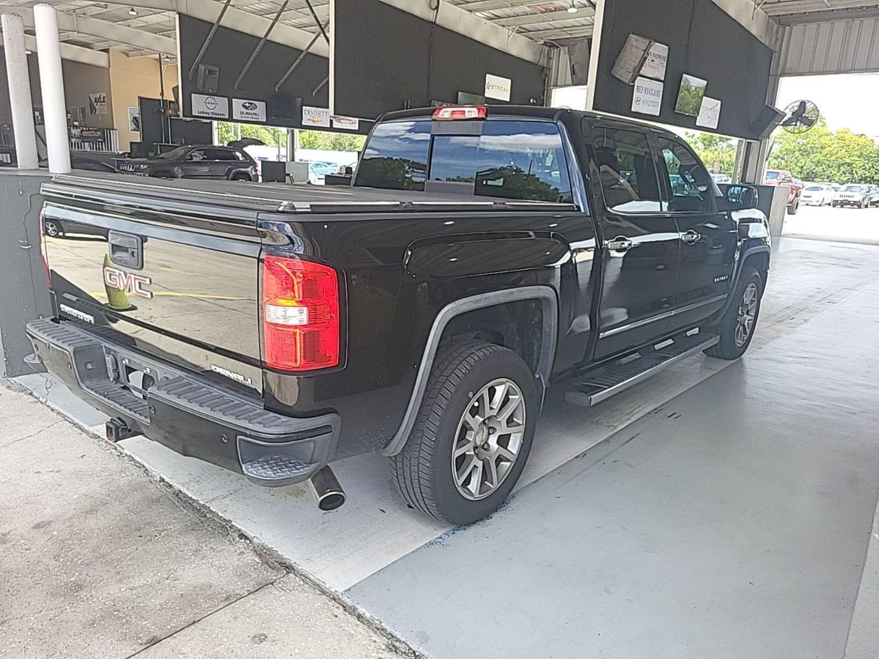 GMC Sierra 1500 Denali Crew Cab Short Box 4WD 2015