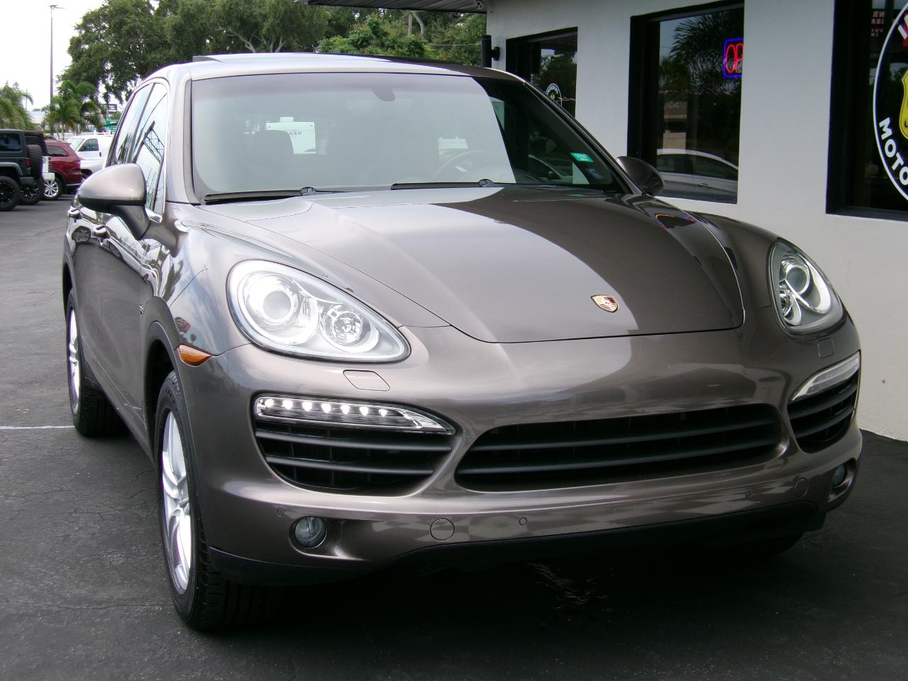 Porsche Cayenne Hybrid S 2012