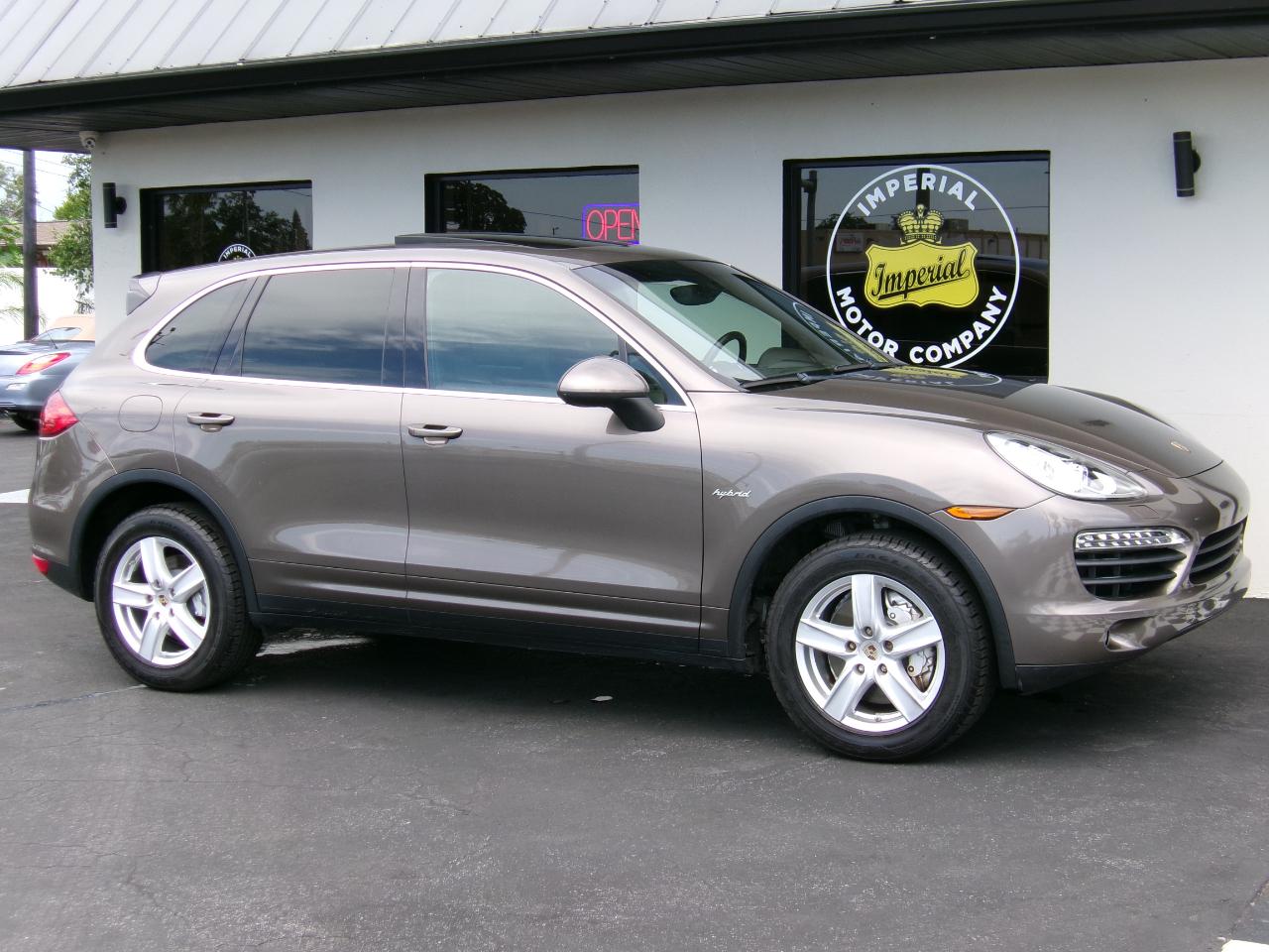 Porsche Cayenne Hybrid S 2012