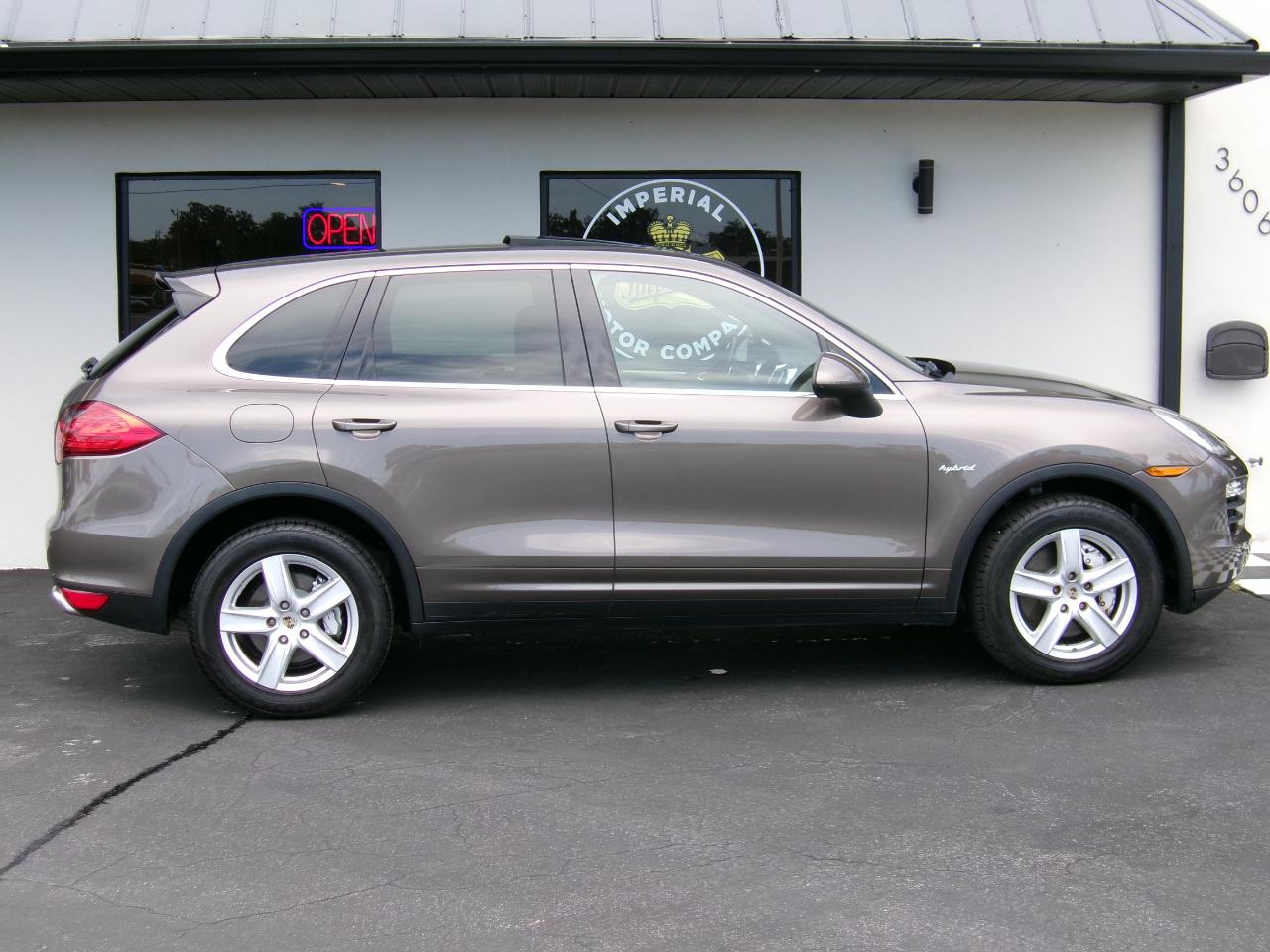 Porsche Cayenne Hybrid S 2012