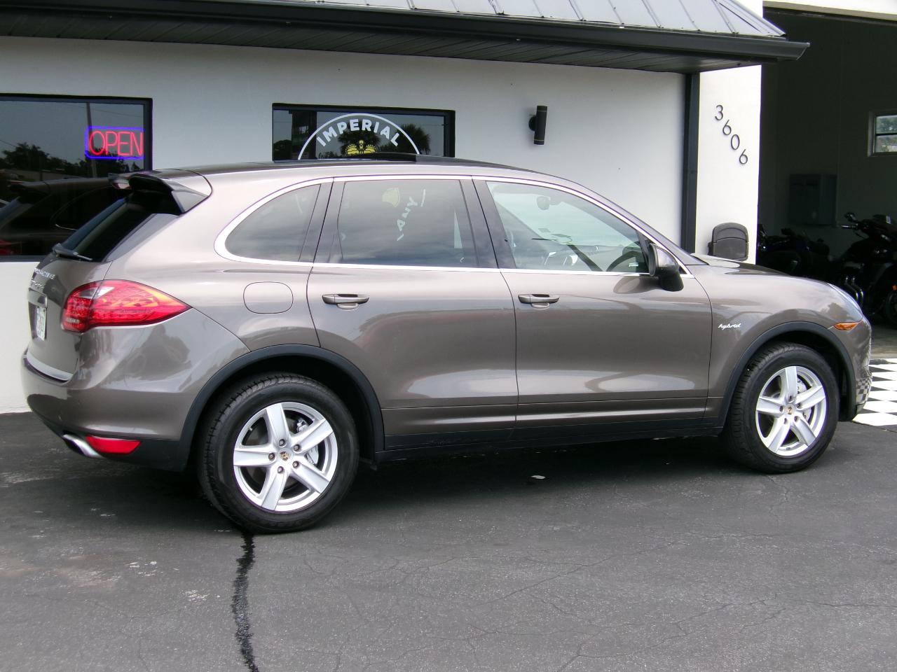 Porsche Cayenne Hybrid S 2012