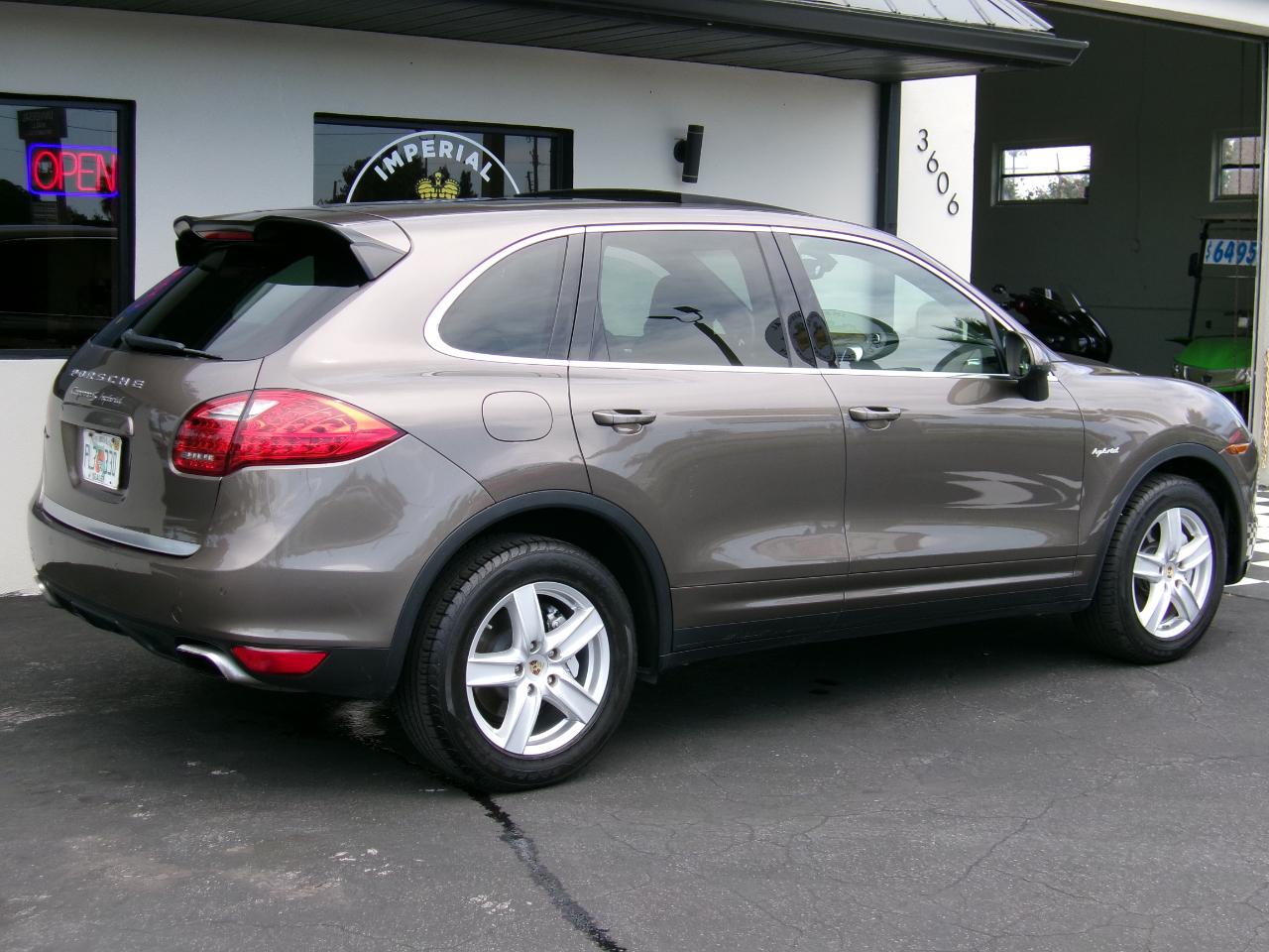 Porsche Cayenne Hybrid S 2012
