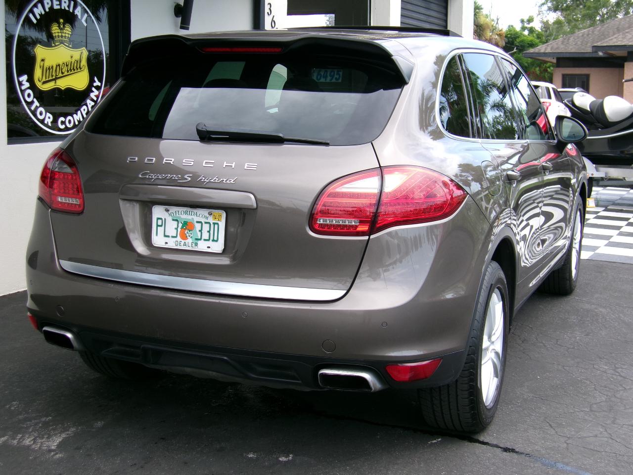 Porsche Cayenne Hybrid S 2012