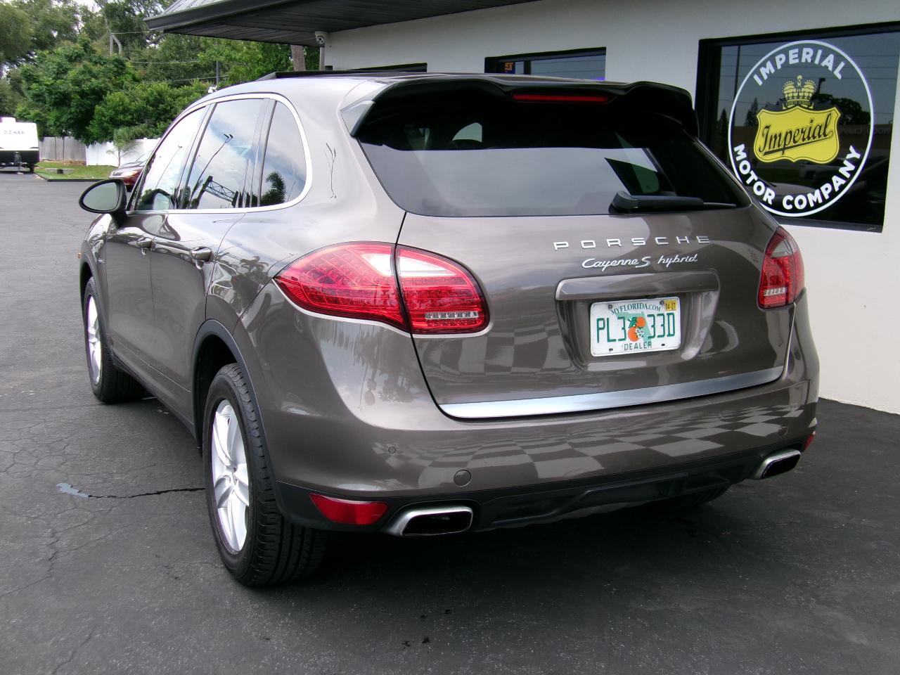 Porsche Cayenne Hybrid S 2012