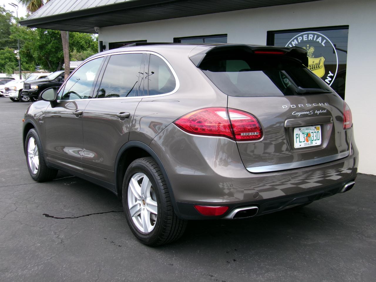Porsche Cayenne Hybrid S 2012