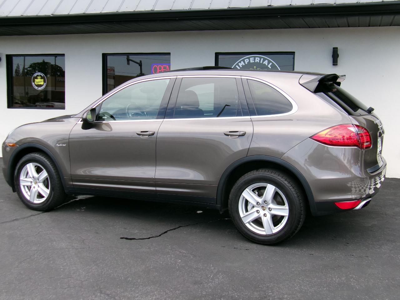 Porsche Cayenne Hybrid S 2012