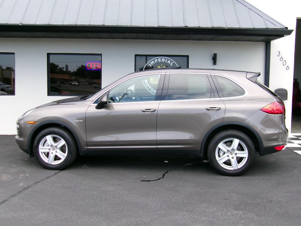 Porsche Cayenne Hybrid S 2012
