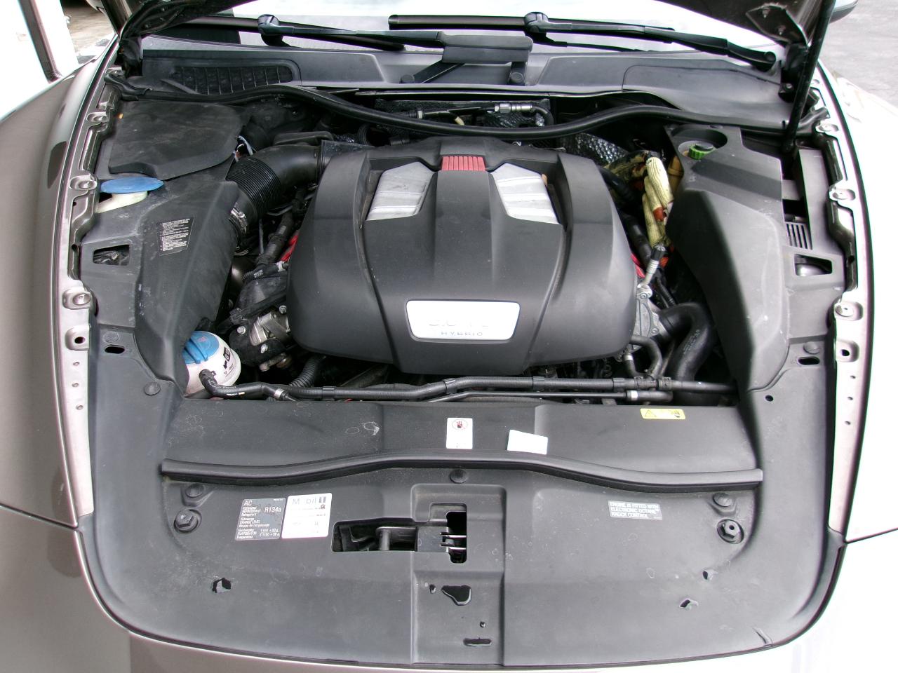 Porsche Cayenne Hybrid S 2012